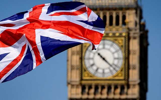 Британія заявила, що припинить імпорт російського СПГ