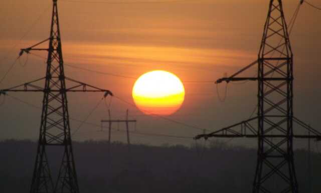 У трьох областях обмежать електропостачання: список