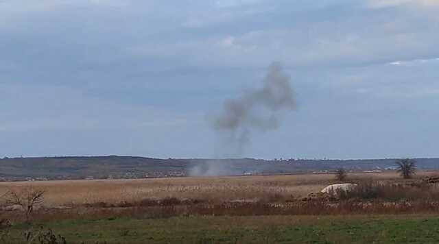 Під Мелітополем пролунали вибухи в районі залізничного мосту