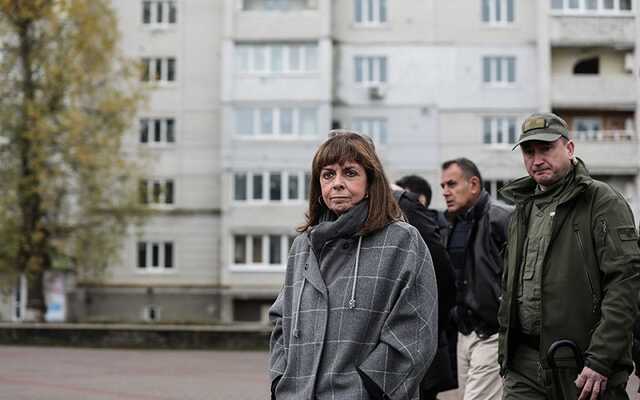 Президент Греції відвідала постраждалі від росіян райони Київської області