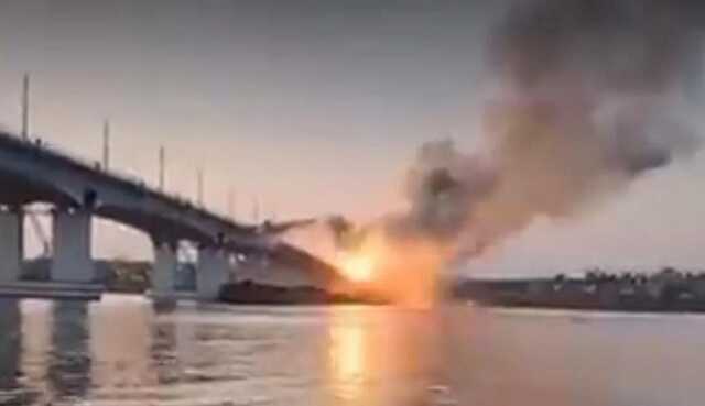 Окупанти рахують втрати: ЗСУ вдарили по переправі біля Антонівського мосту та колоні РФ