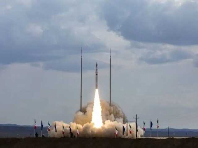 Іран запустив у космос ракету-носій Ghaem-100