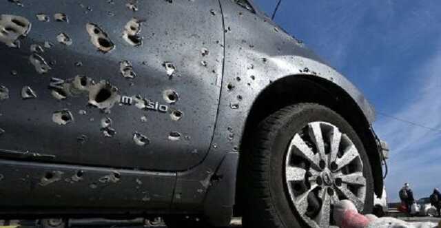 Оккупанты обстреляли гражданский автомобиль под Купянском, пострадал водитель