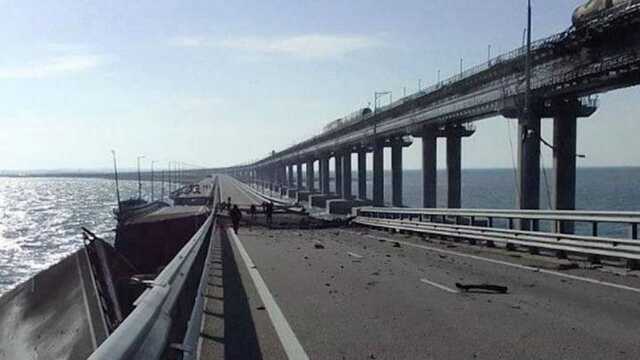 Окупанти призупинили рух автомобілів Керченським мостом