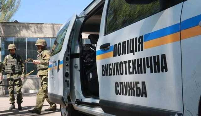 У Львові шукають вибухівку в низці шкіл, учнів евакуюють