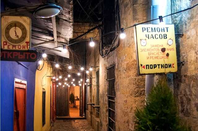 Мовний омбудсмен вимагає очистити Одесу від неукраїнських вивісок