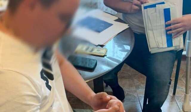 Голова Олександрівського райсуду, підозрюваний у хабарництві, продовжує ухвалювати рішення