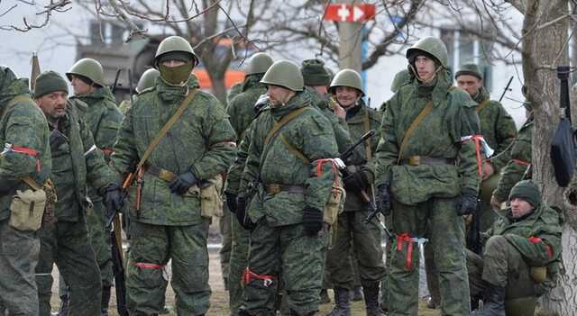 Російські "мобіки" отримують пістолети і кулемети часів Сталіна і не стримують емоцій. Перехоплення