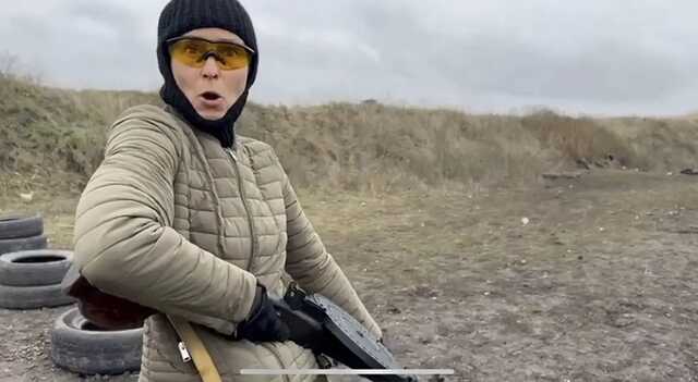 Чичеріна з кулеметом в руках видала власну історію походження назви українського Херсона