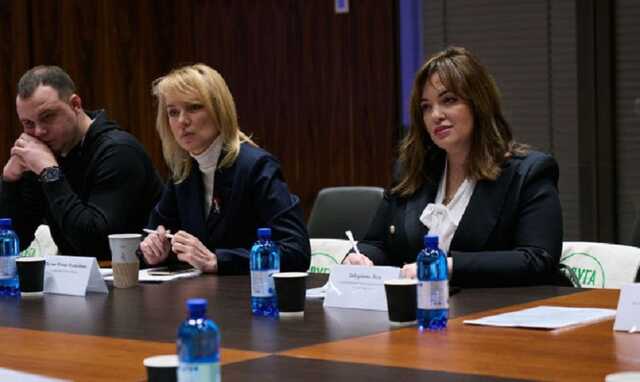 У Києві “Слуги народу” та забудовники готують “реконструкцію” застарілого житла