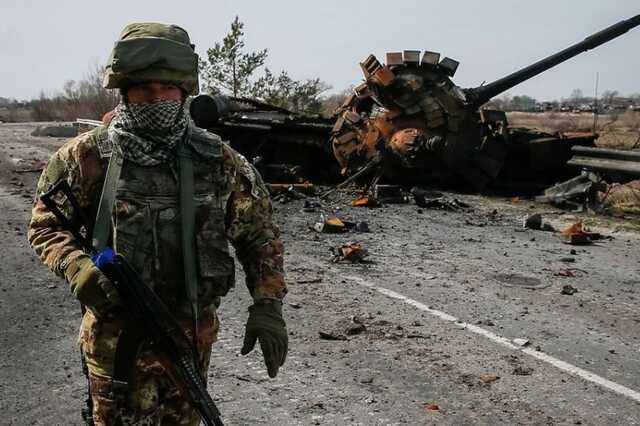 Битва під Бахмутом та глуха оборона на півдні: нові карти боїв