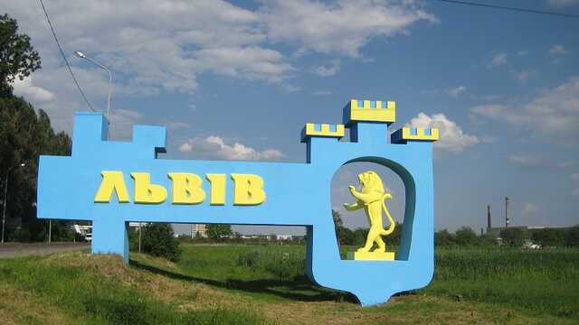 Ракетні удари по Львову: 80% міста без світла, одна людина поранена