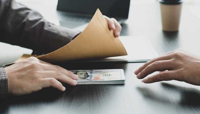 У Миколаївській області експосадовця відділу освіти підозрюють у привласненні коштів