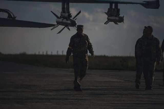 У Повітряних силах показали бойову роботу екіпажу українського Су-24М