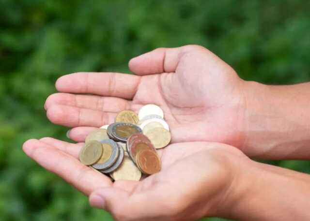 Українці розповіли, що жебраки в Європі прикидаються "біженцями"