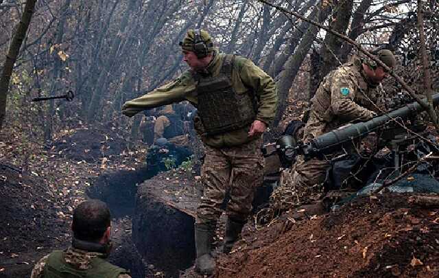 Біля Бахмута все завалено тілами ворога, окупанти продовжують спроби штурму, – офіцер