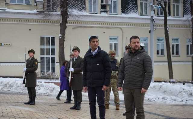 Зеленський та Сунак прогулялися Києвом і подивилися на знищену техніку РФ