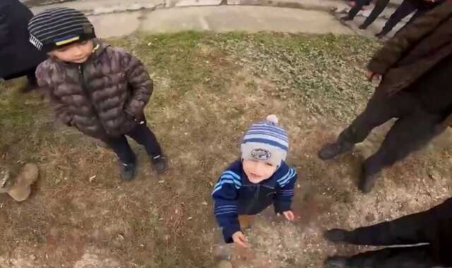 "Дядьку, а ти тих козлів вигнав?" Маленький житель Херсонщини підкорив мережу