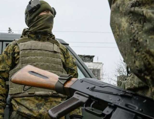 Мобілізованих на Луганщині одягають у форму, зняту з убитих та поранених – ОВА