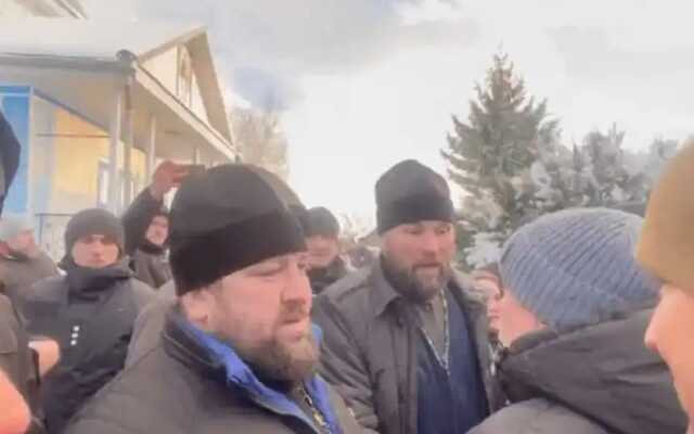 Скандал в Хмельницкой области: священники Московского патриархата набросились на бойцов ВСУ