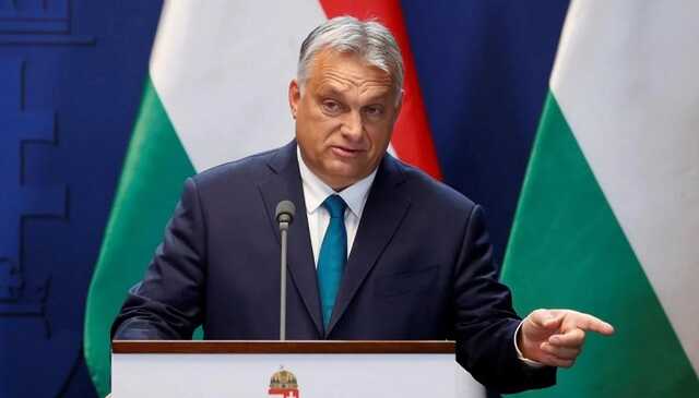 "Поза політикою": Орбан пояснив, навіщо одягнув шарф із Закарпаттям у складі Угорщини