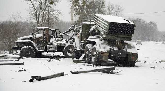 Паніка у Криму та оборона на Донбасі: актуальні карти боїв