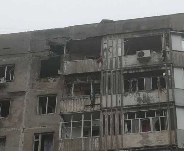 Окупанти завдали нового удару по Херсону: є приліт поблизу багатоповерхівки – ЗМІ