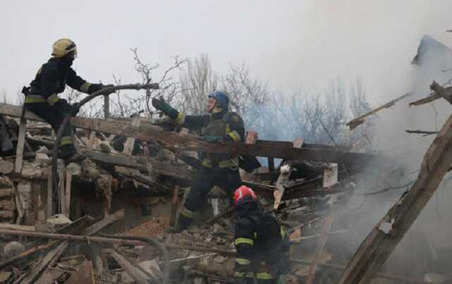 У Дніпрі з-під завалів дістали тіло жертви ракетного удару
