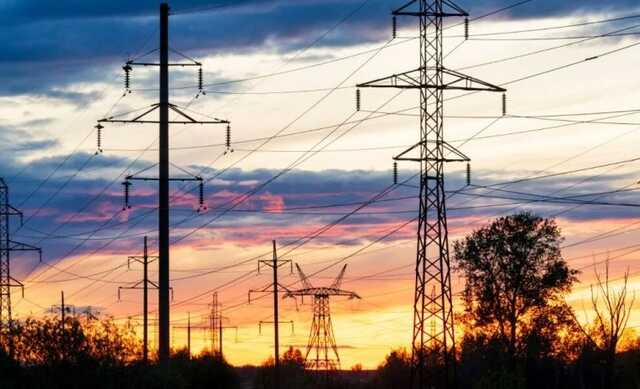 У Києві сьогодні продовжують екстрено вимикати світло, графіки не працюють