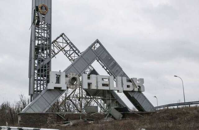 В окупованому Донецьку "бавовна" на нафтобазі: спалахнула потужна пожежа