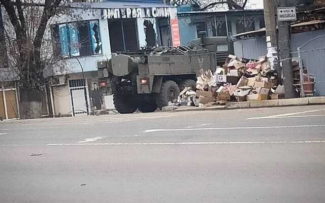 Россияне обустраивают склад с боеприпасами возле школы в центре оккупированного Мариуполя, – Андрющенко