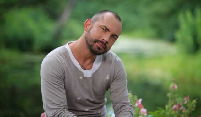 Андрей Бедняков взволновал обращением к покойной маме, умершей в оккупированном Мариуполе