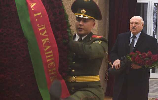 Лукашенко попрощався із померлим главою МЗС Білорусі Володимиром Макеєм