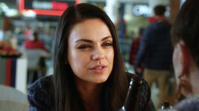 Народжена у Чернівцях голлівудська актриса Міла Куніс назвала борщ та вареники російськими