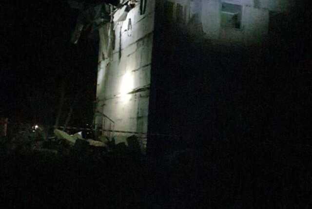 Обстрел в Харьковской области: россияне попали по жилой многоэтажке