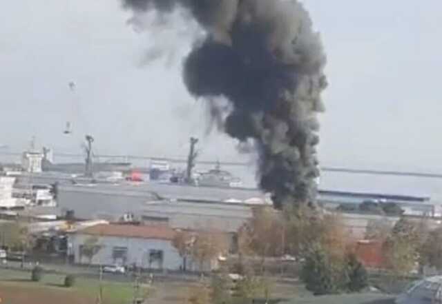 У турецькому порту прогримів потужний вибух, піднявся дим