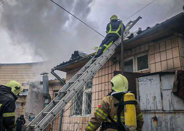 В Києві на Троєщині сталась пожежа в електророзподільному пункті