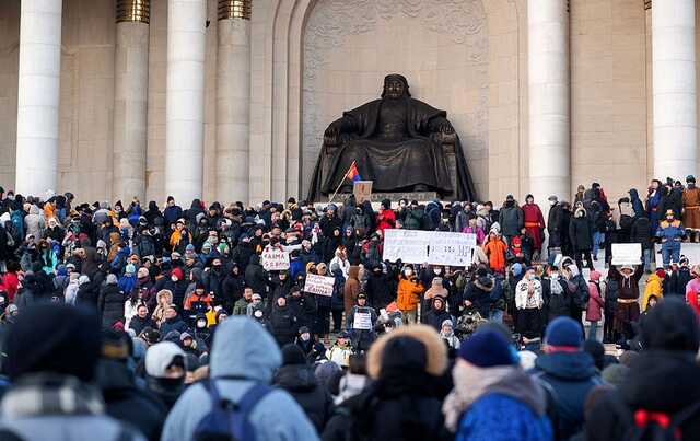 В Монголии вспыхнули масштабные протесты, митингующие начали штурмовать