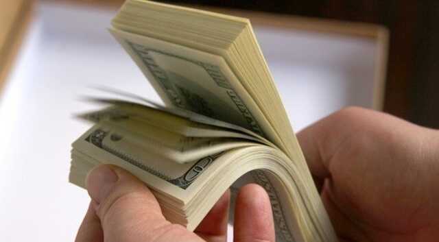 Податківець-хабарник вимагав 200 тисяч у керівництва сільгосппідприємства на Житомирщині