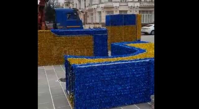 Росіянка влаштувала епічний скандал у Ростові через синьо-жовті декорації