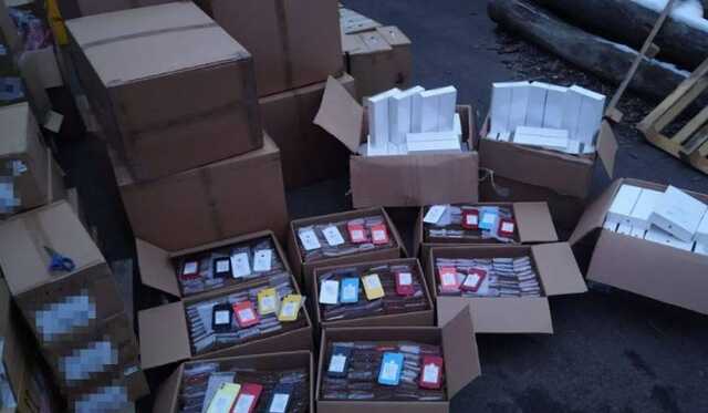 Львівські митники допомогли ввезти в країну партію контрабандної техніки