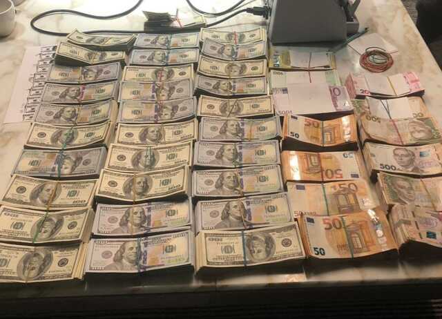 Тепловізори, аптечки, сухпайки. Столичний бізнесмен торгував військовою гуманітаркою