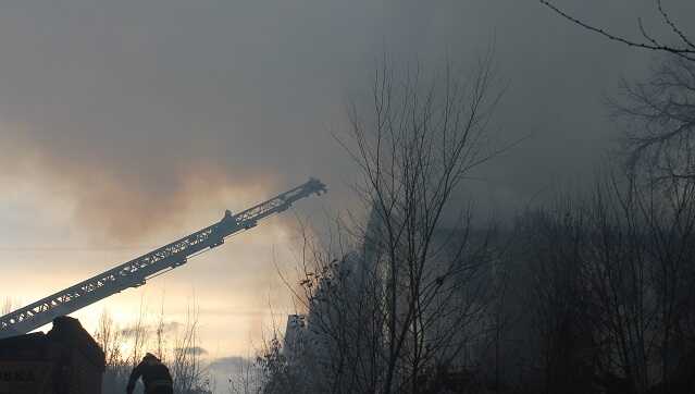 Донеччани показали в соцмережі палаючий ринок "Маяк"