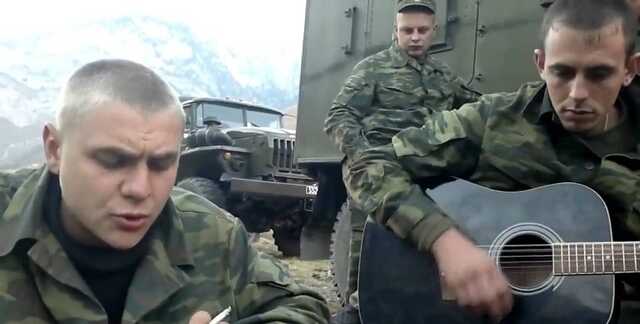 У Петербурзі від городян вимагають здати баяни та балалайки для мобілізованих