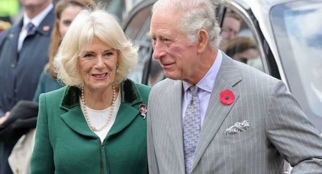 Букінгемський палац опублікував першу різдвяну листівку з Чарльзом ІІІ та Каміллою