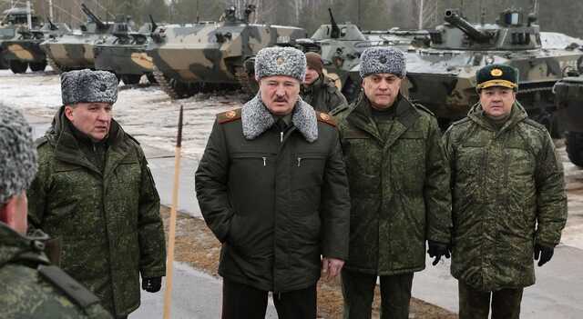 Войска Беларуси обустроят две переправы через реки: насколько они близки Украине