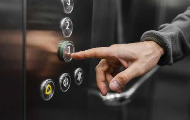 У Херсоні тимчасово припинили роботу ліфтів