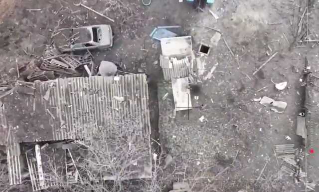 Філігранне влучення гранати в димар окупантів показали ЗСУ