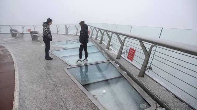 В Киеве после ремонта открыли пешеходный мост через Владимирский спуск