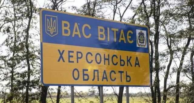 На лівобережжі Херсонської області ще багато людей: вони намагаються евакуюватись